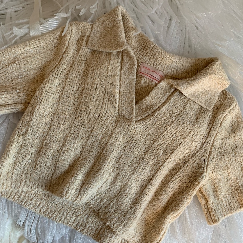 Urban outfitters cute crop top 💛 brand new, never worn!